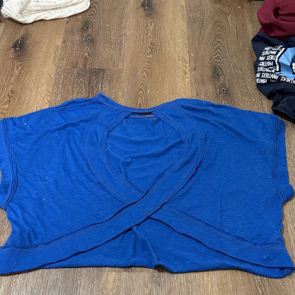 SHEIN Blue Crossover Crop Top
